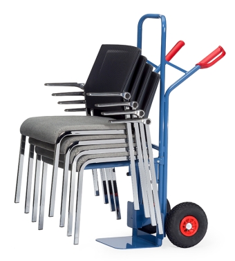 Stoelensteekwagen met stoelen