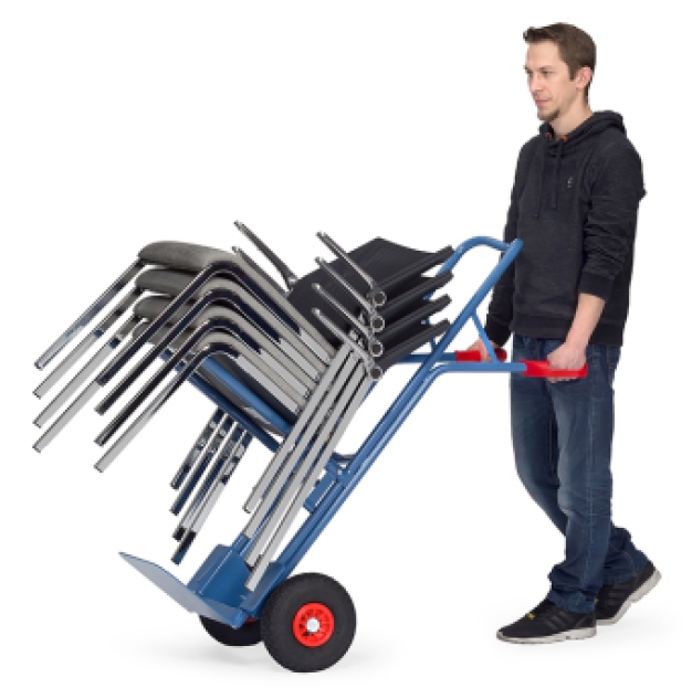 Stoelensteekwagen met stoelen live
